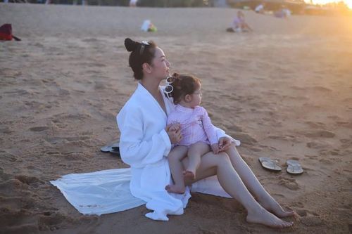Nhật Kim Anh ưu tiên dành thời gian bên con.