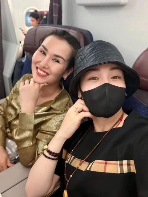 Võ Hạ Trâm và Nhật Kim Anh có mối quan hệ đồng nghiệp thân thiết.