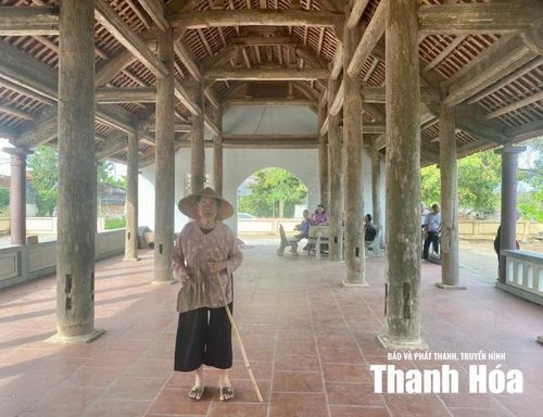 Đình làng Thiết Đinh được chống đỡ bởi hệ thống cột vững chãi.
