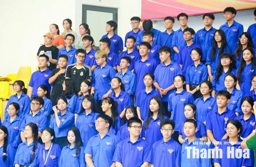 Lực lượng đoàn viên thanh niên tham dự lễ khai mạc.