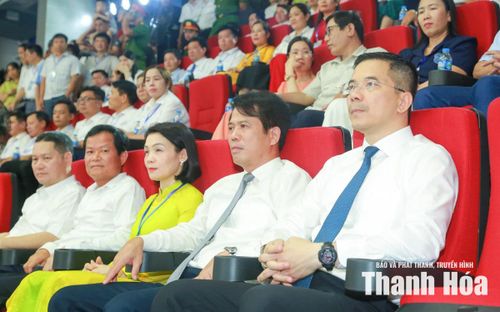 Phó Bí thư Thường trực Tỉnh ủy, Chủ tịch HĐND tỉnh Nguyễn Hồng Phong; các đồng chí Ủy viên Ban Thường vụ Tỉnh ủy: Đào Xuân Yên, Trưởng Ban Tuyên giáo và Dân vận Tỉnh ủy; Đỗ Thị Toán, Phó Chủ tịch Thường trực Ủy ban MTTQ tỉnh; đồng chí Nguyễn Quang Hải, Tỉnh ủy viên, Phó Chủ tịch HĐND tỉnh dự lễ khai mạc.
