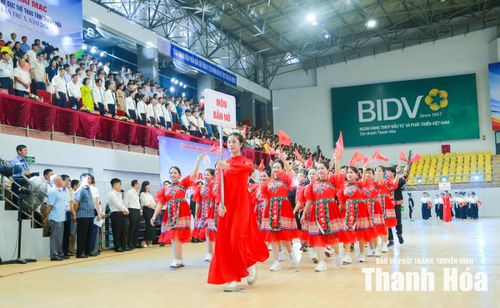 Diễu hành biểu dương lực lượng tại Đại hội.