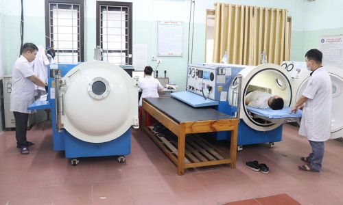 Có đến 80% bệnh nhân là người cao tuổi thực hiện các kỹ thuật phục hồi chức năng tại Khoa Vật lí trị liệu, Bệnh viện Y học cổ truyền và Phục hồi chức năng Bắc Ninh.