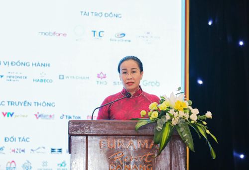 Phó Chủ tịch UBND thành phố Nguyễn Thị Anh Thi phát biểu tại họp báo. Ảnh: NGỌC HÀ