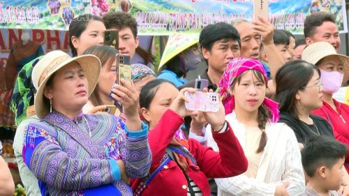 Màn múa sênh tiền đã thu hút sự quan tâm, theo dõi, cổ vũ của đông đảo du khách xa gần. Qua đây cho thấy xã Si Ma Cai đã rất thành công trong việc xác lập kỷ lục màn múa sênh tiền lớn nhất Việt Nam.