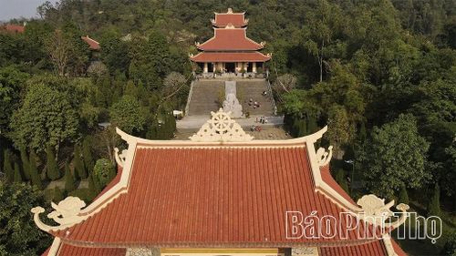 Sự kết hợp hài hòa giữa cảnh quan thiên nhiên nguyên sơ, hệ sinh thái phong phú cùng giá trị văn hóa, tâm linh đã tạo nên sức hấp dẫn riêng cho quần thể núi Sáng Sơn.