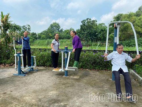 Nhân dân thôn Đồng Giếng, xã Thái Hòa tích cực luyện tập TDTT tại Nhà văn hóa thôn.