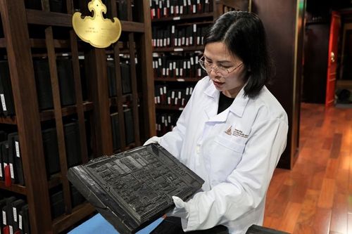  Các mộc bản được chia thành nhiều loại đầu sách liên quan đến lịch sử, địa lý, chính trị - xã hội, quân sự, pháp chế, văn hóa - giáo dục, tôn giáo - tư tưởng - triết học, ngôn ngữ - văn tự, văn thơ