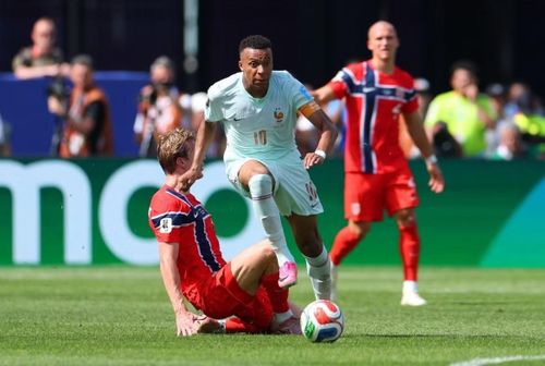 Mbappe không "nổ súng" nhưng cũng đã góp công kiến tạo trong 2 pha lập công tại trận này. Ảnh: Reuters.