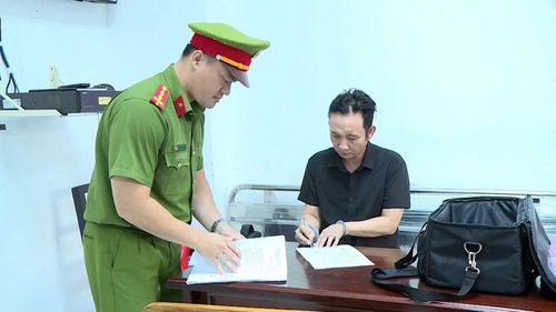 Nguyễn Thế Vinh tại cơ quan điều tra.