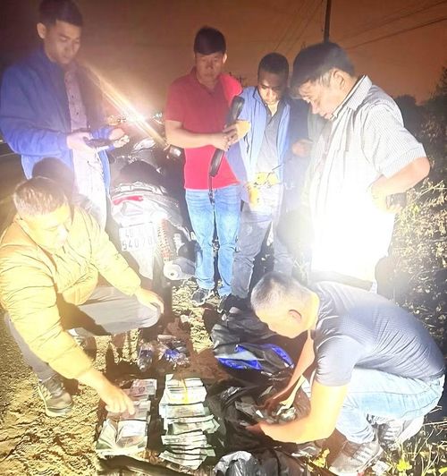 Đối tượng Nguyễn Thành Trung cùng tang vật thời điểm bị Công an bắt giữ.