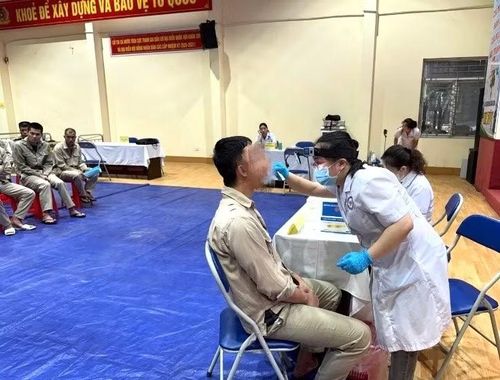 Khám sức khỏe cho các học viên tại Cơ sở cai nghiện ma túy tại Lạng Sơn.