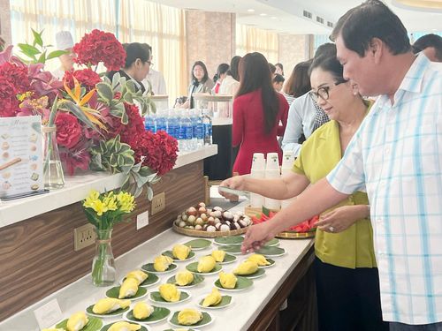 Sầu riêng và những sản phẩm ẩm thực làm từ sầu riêng. 