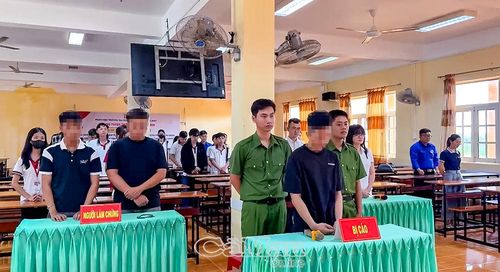 Phiên tòa giả định về tội phạm ma túy, nhằm tuyên truyền về Luật phòng, chống ma túy cho sinh viên.