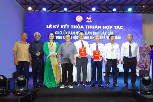 Ký kết giữa Hội Doanh nhân trẻ Việt Nam với UBND tỉnh Đắk Lắk