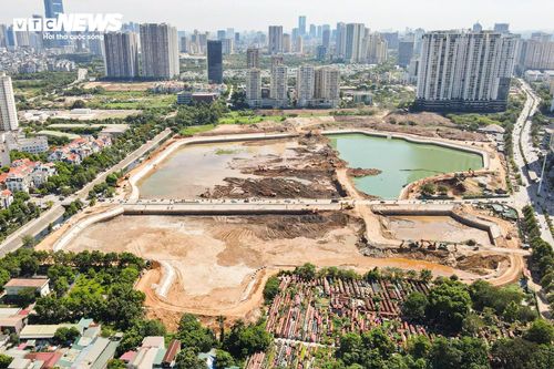 Không chỉ tại Phú Đô, dự án hồ điều hòa Mễ Trì (Đồng Bông 2) cũng đang được đẩy nhanh tiến độ. Trên công trường, hàng trăm kỹ sư, công nhân cùng nhiều thiết bị thi công được huy động làm việc liên tục để bảo đảm kế hoạch đề ra.