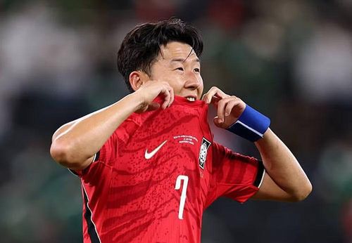 5. Son Heung-min (Hàn Quốc) - 35,2km/h Dù đã bước sang tuổi 34, đội trưởng tuyển Hàn Quốc vẫn duy trì nền tảng thể lực đáng nể. Son đạt tốc độ tương đương Djed Spence và tiếp tục chứng minh anh vẫn là một trong những cầu thủ bứt tốc hàng đầu thế giới. Dù vậy, Son và đội tuyển của anh vẫn đang phải hồi hộp chờ xem mình có được “vớt” vào vòng 1/16 hay không.