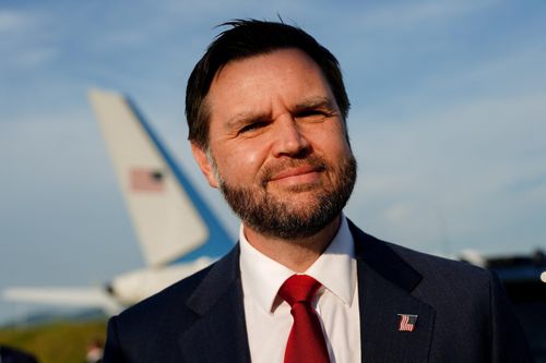 Phó Tổng thống Mỹ JD Vance kêu gọi về kênh liên lạc xử lý khủng hoảng tại Hormuz. Ảnh: Reuters.