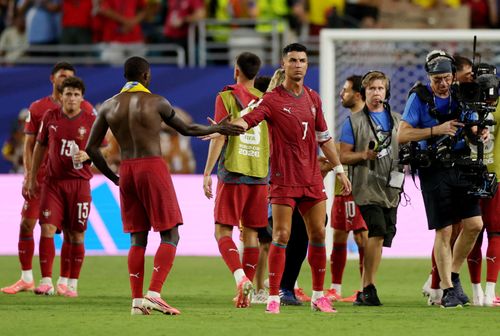  Với vị trí nhì bảng K, Bồ Đào Nha sẽ chạm trán Croatia tại vòng 32 đội vào ngày 3/7. Cristiano Ronaldo sẽ nằm chung nhánh cùng những ông lớn như Tây Ban Nha hay Pháp. 
