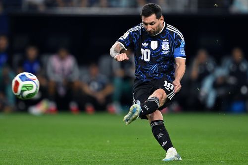  Theo thống kê, Messi đã có tổng cộng 72 bàn thắng từ chấm đá phạt trực tiếp trong cả sự nghiệp. Siêu sao người Argentina hiện chỉ còn kém 5 bàn thắng đá phạt để cân bằng thành tích sút phạt tốt nhất lịch sử của Juninho. Ảnh: SofaScore. 