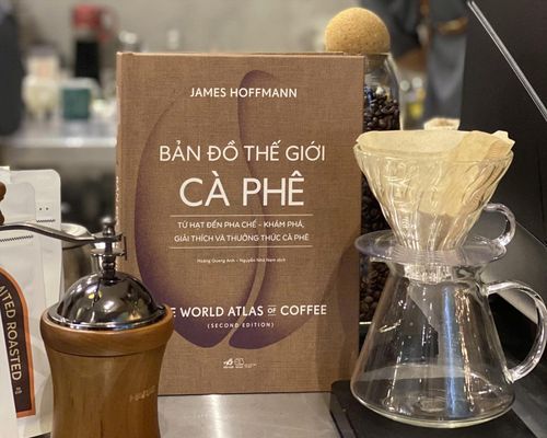  Sách Bản đồ thế giới cà phê của James Hoffmann. Ảnh: NN. 