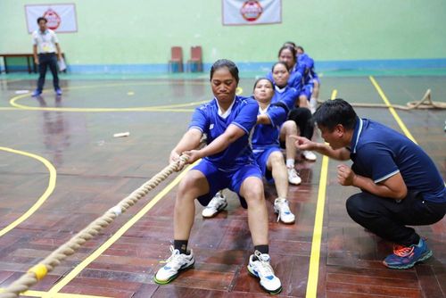 Hoạt động kéo co nữ