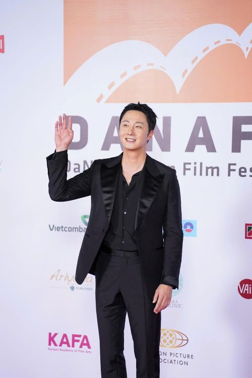 Nam diễn viên Jung Il-woo