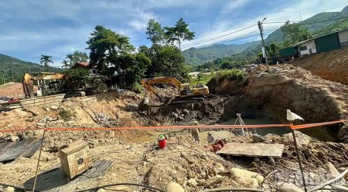 Đường đấu nối cầu Sơn Mùa mới thuộc địa phận xã Sơn Tây vướng mắc nhiều năm.