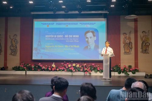 Giám đốc Trung tâm Văn hóa Việt Nam tại Pháp, ông Đinh Ngọc Đức phát biểu.