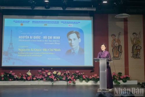 Giám đốc Khu Di tích Chủ tịch Hồ Chí Minh tại Phủ Chủ tịch, bà Lê Thị Phượng phát biểu.