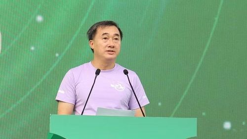  Giáo sư, Tiến sĩ Trần Văn Thuấn, Thứ trưởng Y tế phát biểu. 