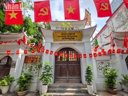 Đền Cư Xá nằm trên con phố Nguyễn Huy Tự (Hà Nội). (Ảnh: MINH DUY)