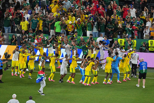 Các thành viên đội tuyển Nam Phi mừng tấm vé vào vòng knock-out World Cup 2026. Ảnh: AP