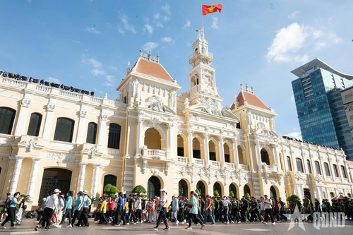  Các khối đi ngang qua trụ sở HĐND, UBND TP Hồ Chí Minh.