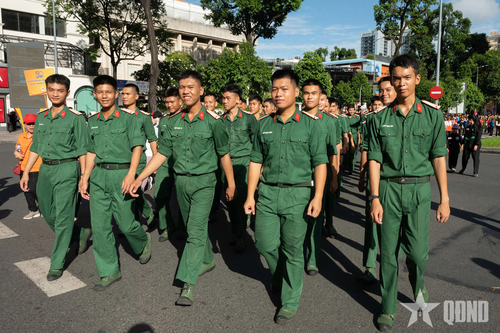  Khối Bộ tư lệnh TP Hồ Chí Minh tham gia chương trình đi bộ đồng hành.