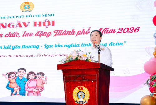  Trưởng Ban Tuyên giáo và Dân vận Thành ủy TPHCM Dương Anh Đức phát biểu tại chương trình 