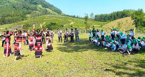  Tổ đội cồng chiêng, múa xoang ở Vĩnh An trình diễn phục vụ du khách 