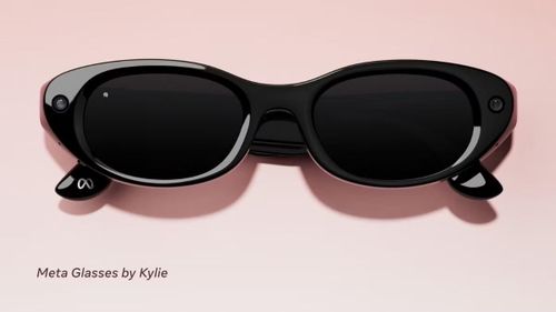  Meta Starfire với thiết kế dưới sự hợp tác cùng Kylie Jenner, nổi bật với kiểu dáng hình oval thanh mảnh 