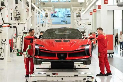 Ferrari Luce hướng tới những người tìm kiếm cảm xúc và niềm đam mê. Ngành công nghiệp ôtô Trung Quốc cũng đã có những bước tiến vượt bậc nhưng vẫn còn phải chờ xem liệu các mẫu xe của nước này có thể chuyển hóa năng lực kỹ thuật thành những giá trị cảm xúc đủ sức hấp dẫn thị trường hay không.