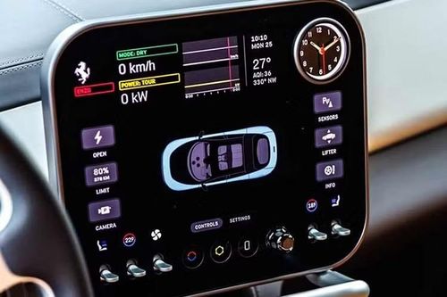 Không giống như YangWang U9 và Hyptec SSR, Ferrari Luce không phải là một mẫu siêu xe. Ferrari định vị đây là một mẫu grand tourer (GT) 5 chỗ chứ không phải một cỗ máy hiệu suất cao. Những mẫu GT thuần điện của Trung Quốc như Denza Z9 GT của BYD sở hữu thông số kỹ thuật tốt hơn, nhưng khoảng cách giá bán quá lớn đồng nghĩa với việc nhóm khách hàng của hai bên hầu như trùng nhau.