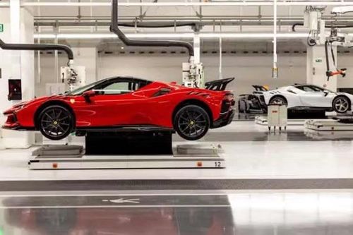 Speedsters cho rằng một chiếc Ferrari Luce đại diện cho “4 triệu Nhân dân tệ trên 4 bánh xe”, ngay lập tức cho thấy chủ nhân của mẫu xe này thuộc nhóm 1% người giàu nhất Trung Quốc. Những mẫu xe mới nhất của Trung Quốc hiện sở hữu thông số kỹ thuật vượt trội với giá bán thấp hơn, nhưng các yếu tố này có thể bị bỏ qua bởi những khách hàng dư dả tài chính.
