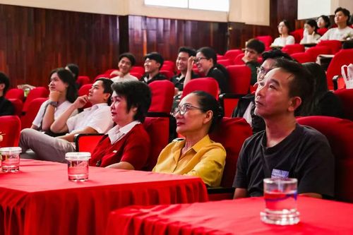 Chuỗi hoạt động triển lãm, tương tác và công chiếu phim trong ngày thu hút lượng lớn khán giả đến trải nghiệm. Ảnh: BTC.