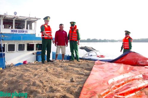 Phương tiện vận chuyển khoảng 300m3 cát bị lực lượng tuần tra của Hải đoàn Biên phòng 28 bắt giữ, xử lý theo quy định. Ảnh: Phú Lộc