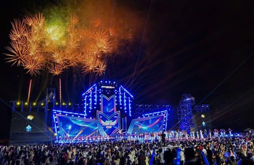 Concert Thanh xuân với gần 20 nghệ sĩ, 20.000 khán giả khép lại đầy ấn tượng.