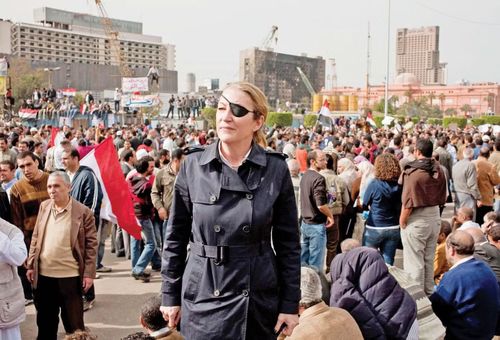 Nữ phóng viên chiến trường Marie Colvin tại Cairo, Ai Cập. Ảnh: AFP/Getty Images.