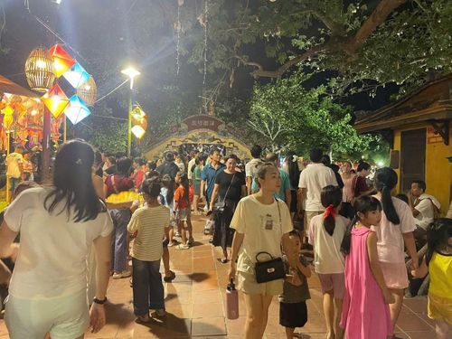 Ngày 29/7 sẽ là ngày cuối cùng của chuỗi hoạt động Chợ quê ngày hội, với điểm nhấn là không gian ẩm thực chay thanh tịnh, để lại nhiều dư âm đẹp trong lòng du khách về một không gian văn hóa làng quê mộc mạc, bình yên nhưng cũng không kém phần rộn rã.