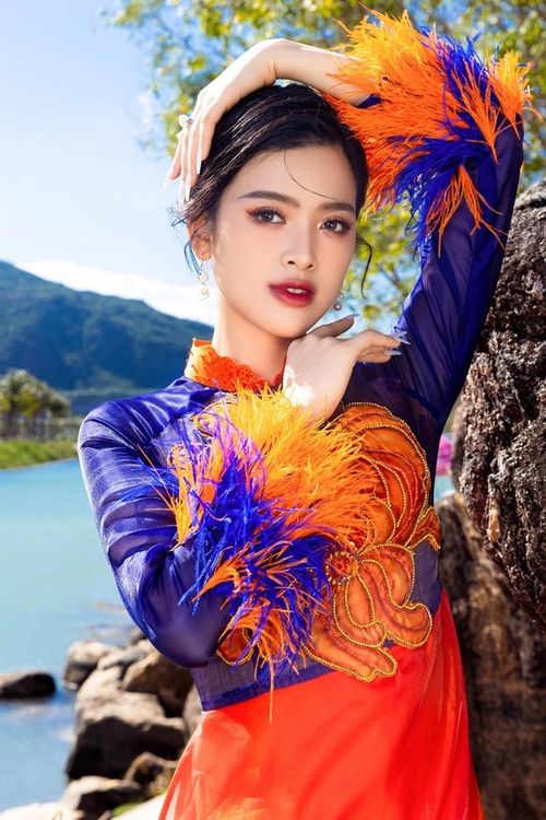 Người đẹp Thoa Thương được kỳ vọng lớn tại Hoa hậu Hòa bình Việt Nam 2023 sau khi vào top 5 Miss World Vietnam cùng năm. Chỉ vài ngày sau vòng sơ khảo, cô xác nhận trên livestream xin dừng thi vì lý do gia đình. Sự việc này khiến cộng đồng fan sắc đẹp không khỏi tiếc nuối. 