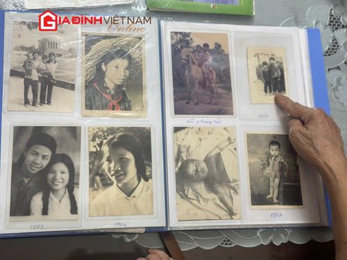 Những bức ảnh gia đình đi cùng năm tháng