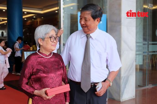 Gia đình luôn là điểm tựa tinh thần thiêng liêng, nơi mỗi chúng ta tìm thấy sự yêu thương, gắn bó và động lực để vươn lên trong cuộc sống.