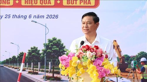 Chủ tịch UBND phường Đồng Xoài Dương Hoài Pha phát biểu tại lễ khởi công.